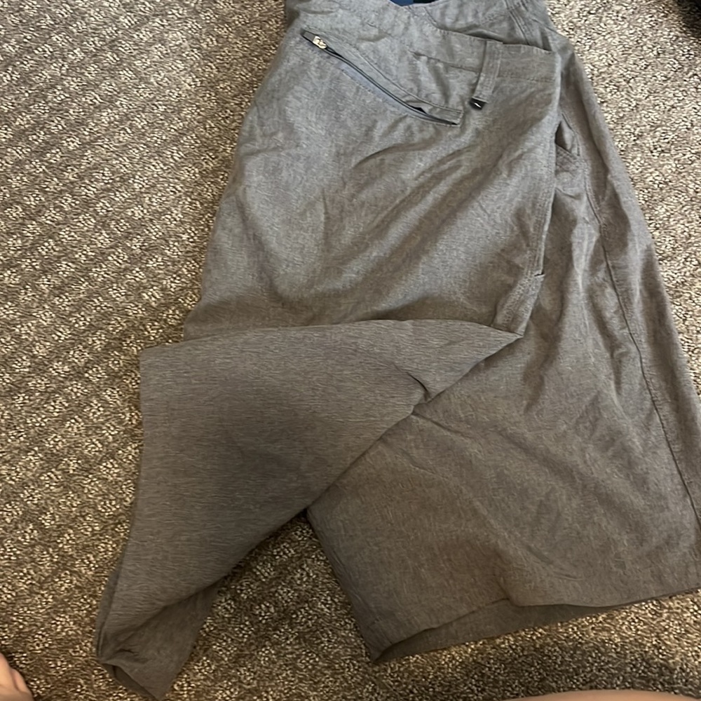 Men’s size 38 Denali shorts. Worn a few times, in great condition. Grey - Picture 3 of 8